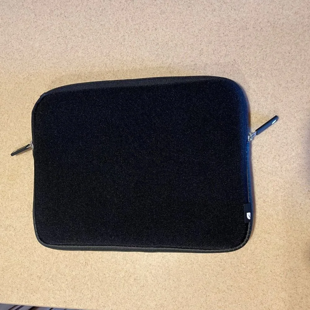 Incase Neoprene Sleeve